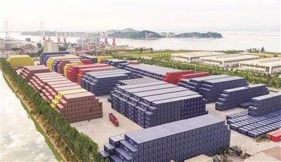 “钢铁驼队”在漳州集结 “一带一路”让中国制造集装箱走得更远